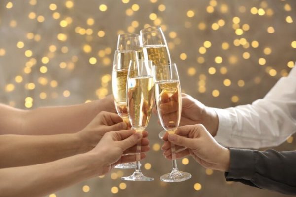 Cheers-Champagne-New-Years-as_262292829
